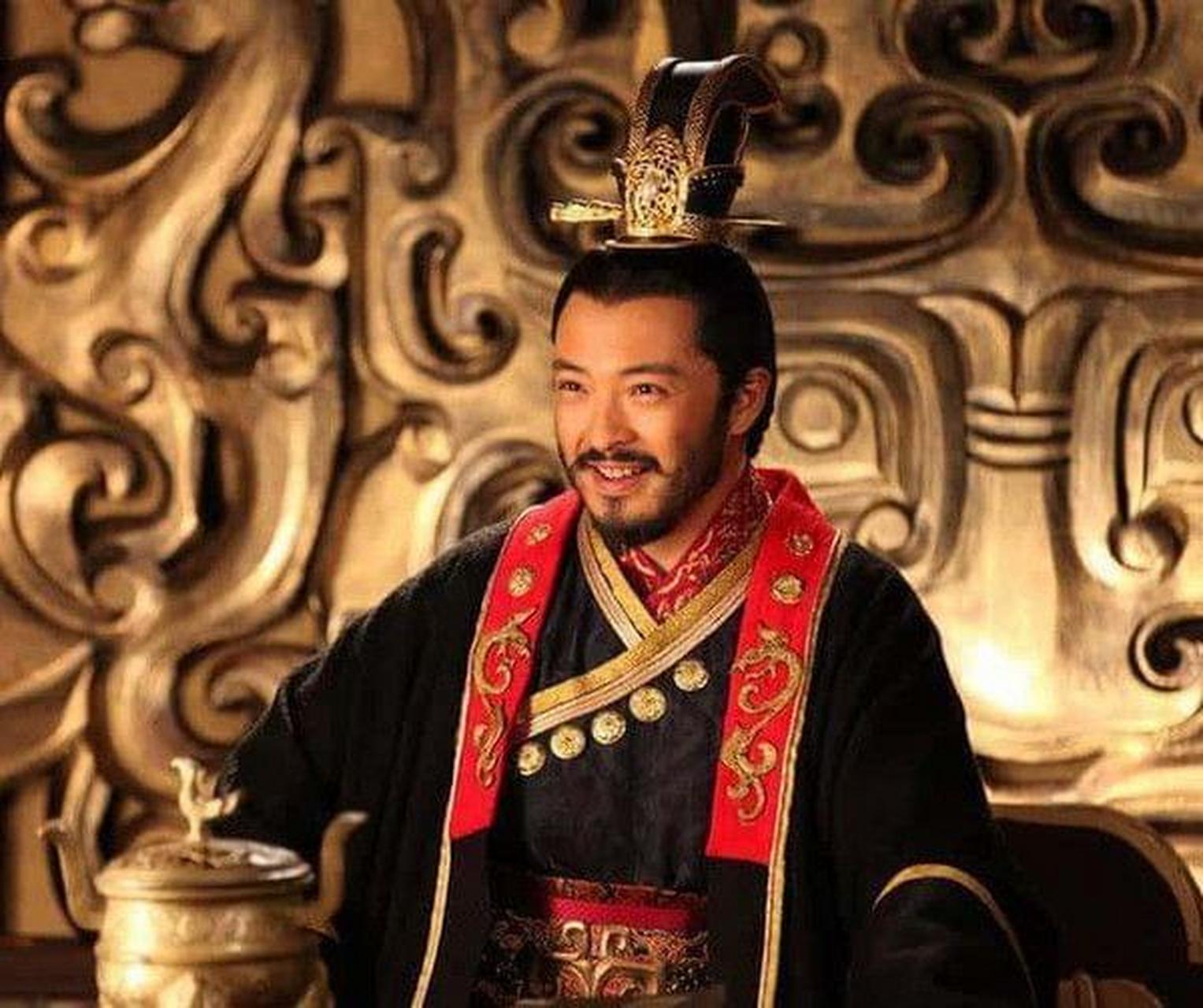 隋炀帝继位以后,每日沉迷女色.在听说洛阳美女多以后,便决定迁都洛阳.