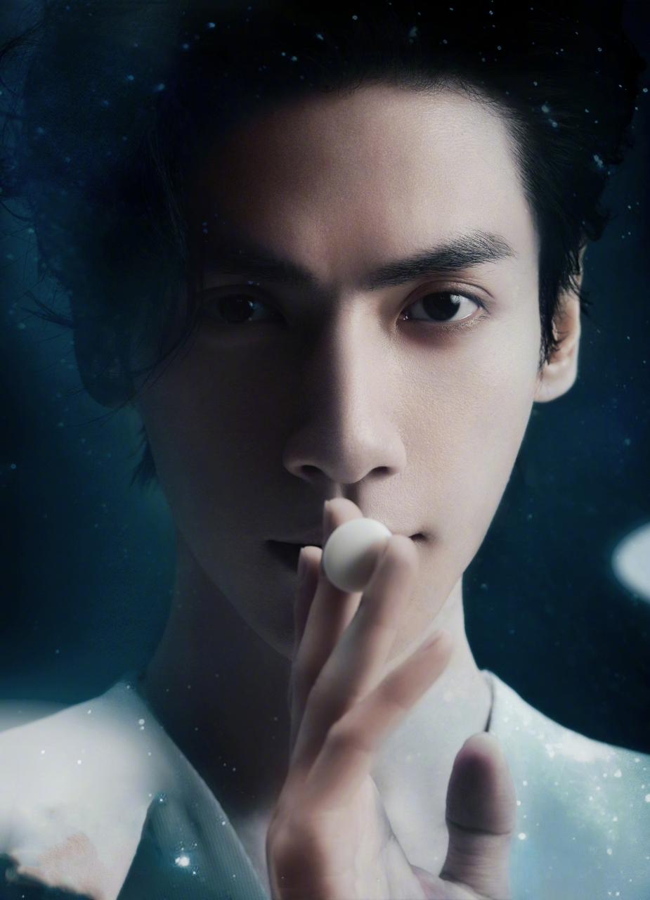 罗云熙时尚芭莎《入梦集》来啦!罗云熙一黑一白对峙国风大片!