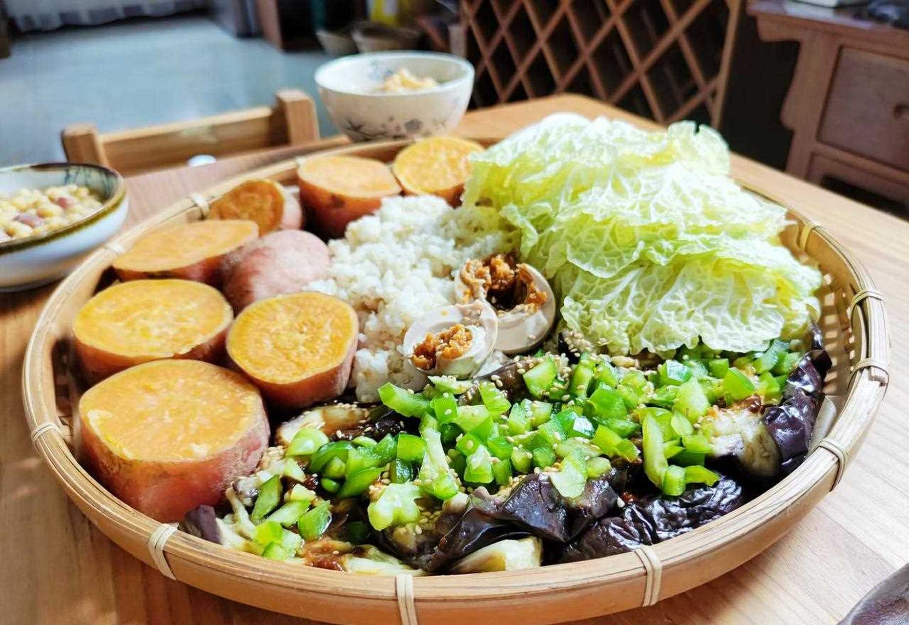 抓住的小尾巴,吃个东北特色菜——大饭包配大碴粥这个饭包不能叫大饭