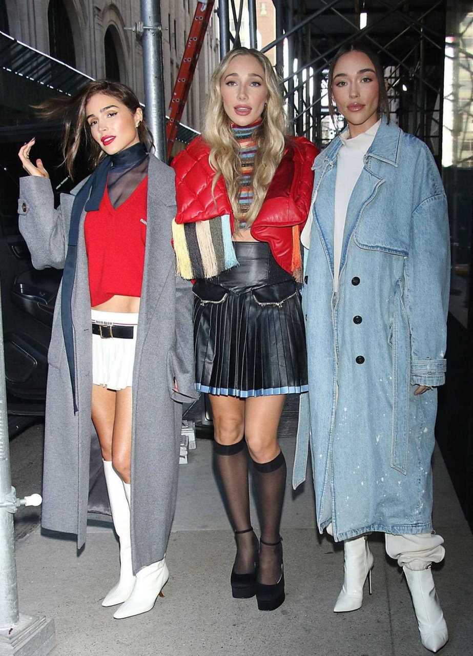 "美国甜心"miu miu裙出街,优雅精致很有特点,这种穿搭也是绝了.