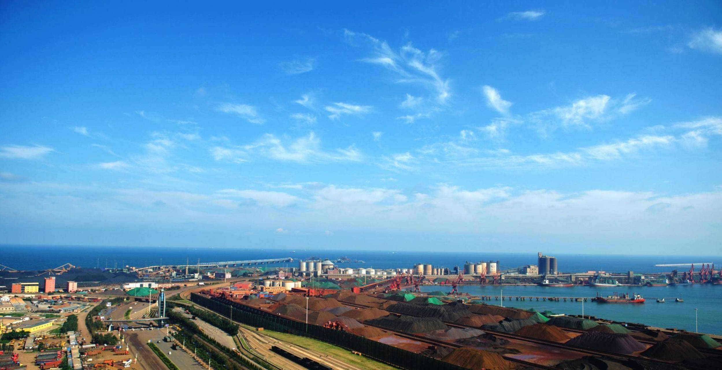 山东的海岸线不仅美,还有许多未被污染的黄金海岸.