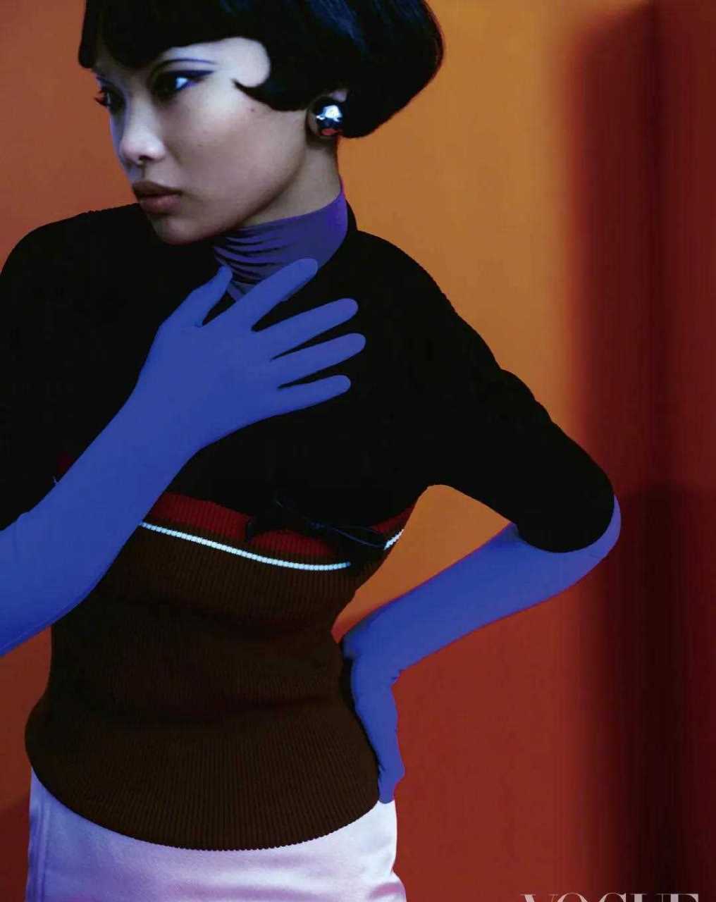 将回族人民的爽朗性格展现无遗的模特孙甜甜,在《服饰与美容vogue》刊