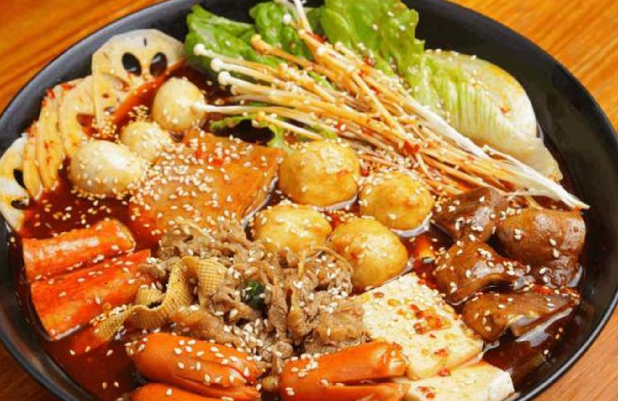 重逢巴蜀# 四川麻辣烫,作为一道充满火辣风情的传统小吃,源远流长,独