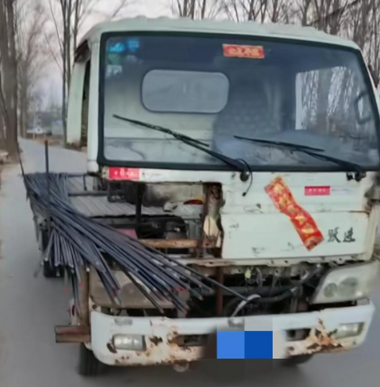 路边看到拉钢筋的车,是专门这样设计的吗?