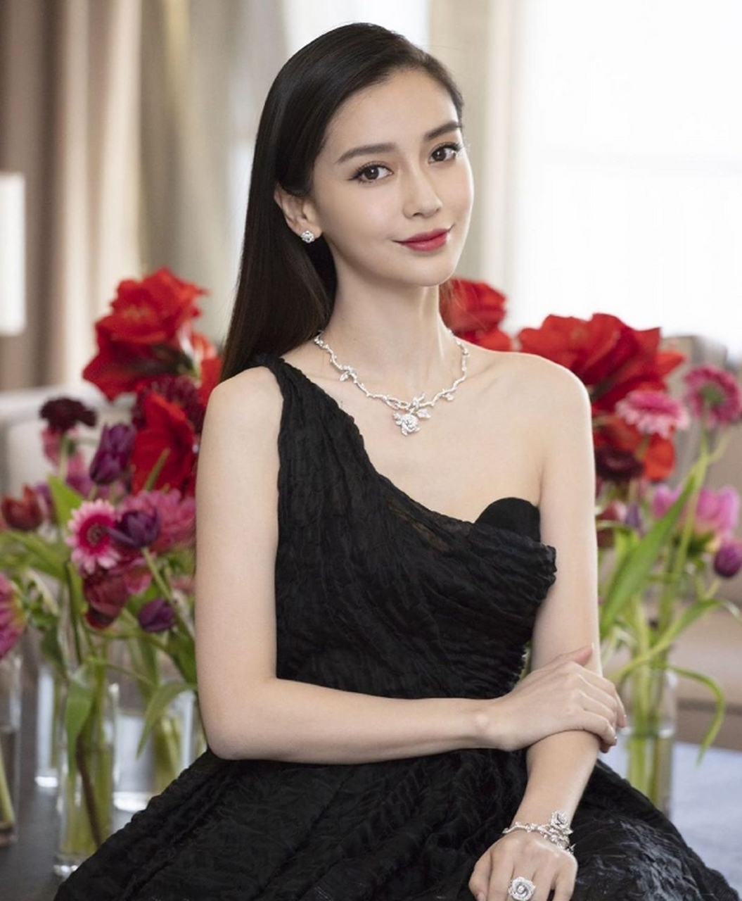 优质作者榜# 雍容华丽,娇艳逼人的#杨颖# 肤白貌美的容颜,五官精致