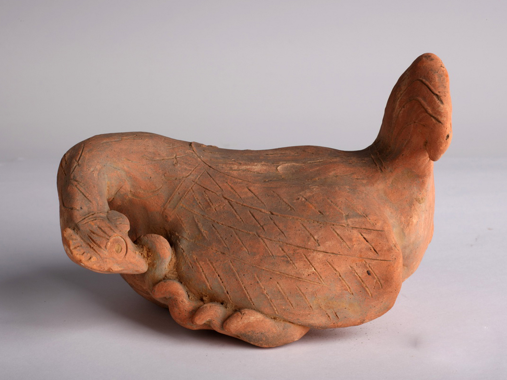 墓葬中出土的陶器,除一部分为实用器外,绝大多数作为明器用,仿制商周