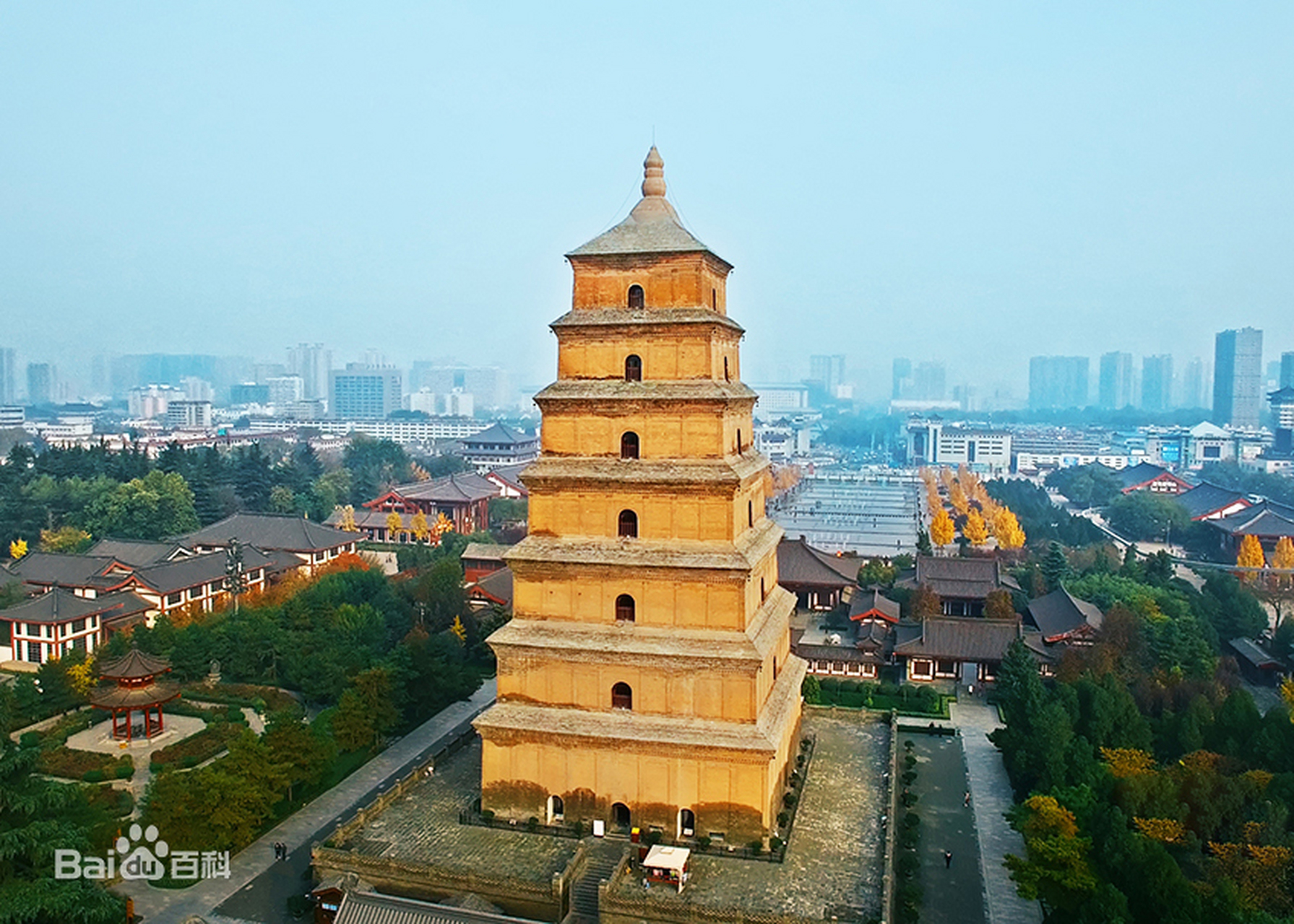 大雁塔与小雁塔的对比 1,	都是唐代建筑,大雁塔建于唐高宗永徽三年