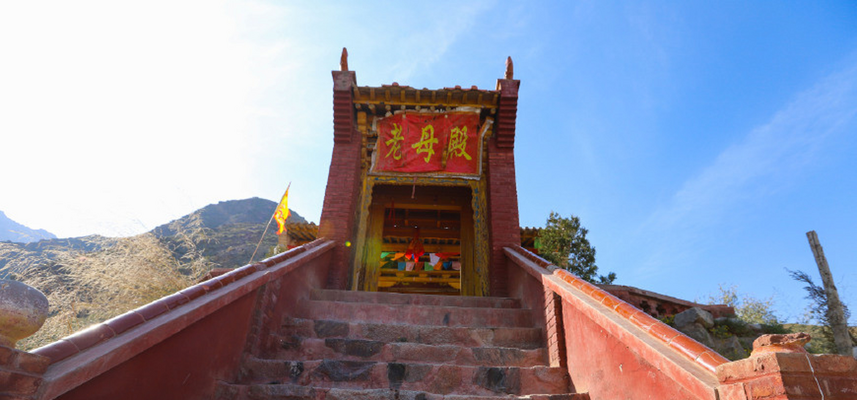 这个冷门景区就是武威的莲花山,莲花山是一个比较不错的旅游地点,一听