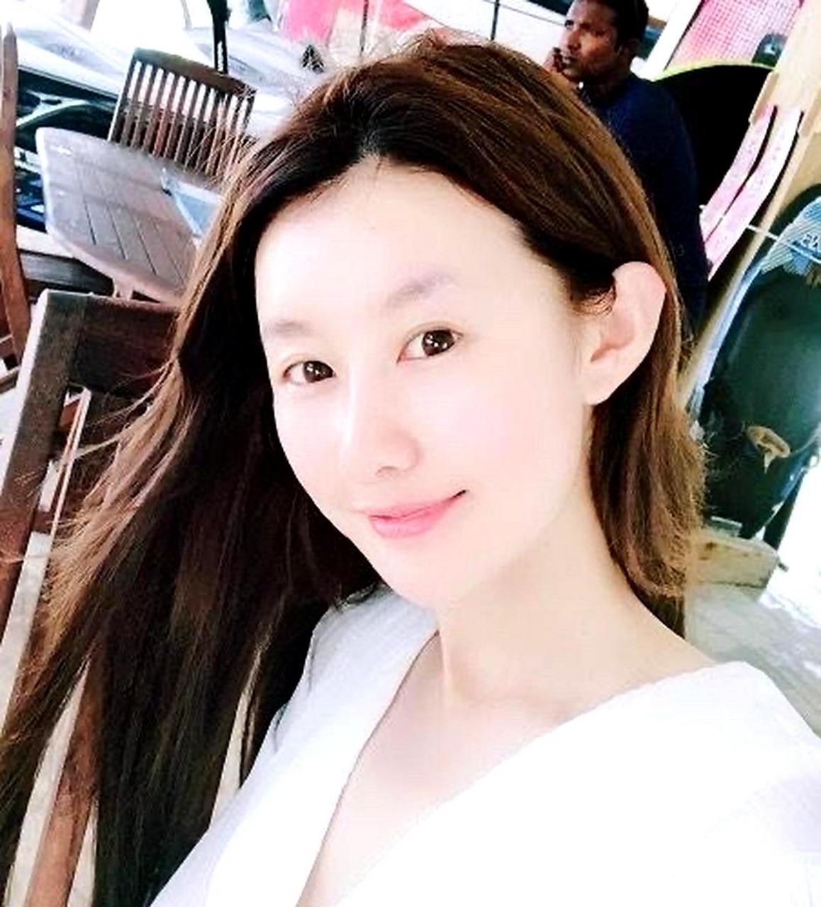 王宝强的新女友冯青,今年36岁,长相还算清秀.