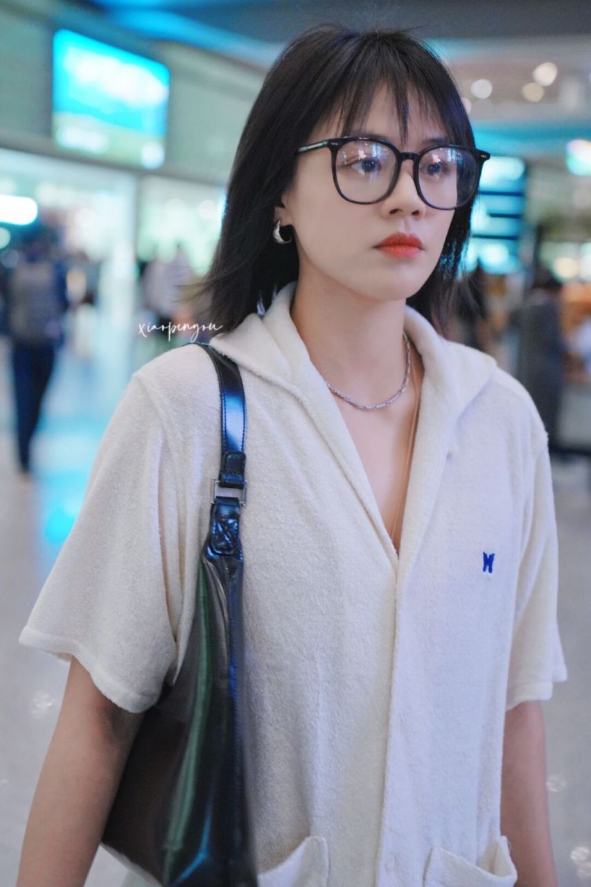 马思纯今日机场街拍私服  马思纯今日机场街拍私服,真的瘦回从前,穿搭