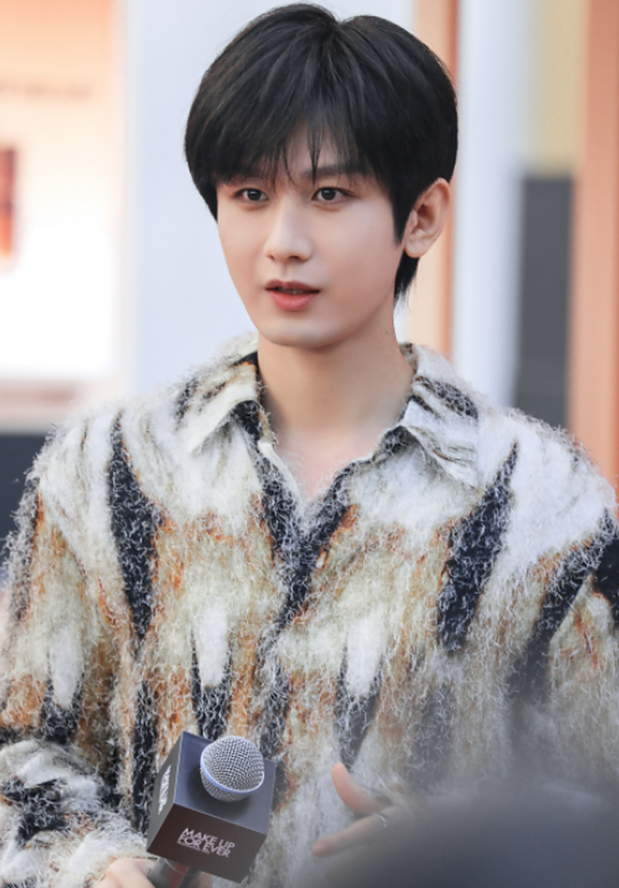 95好久不见,成毅,你的魅力依旧让人难以抗拒!