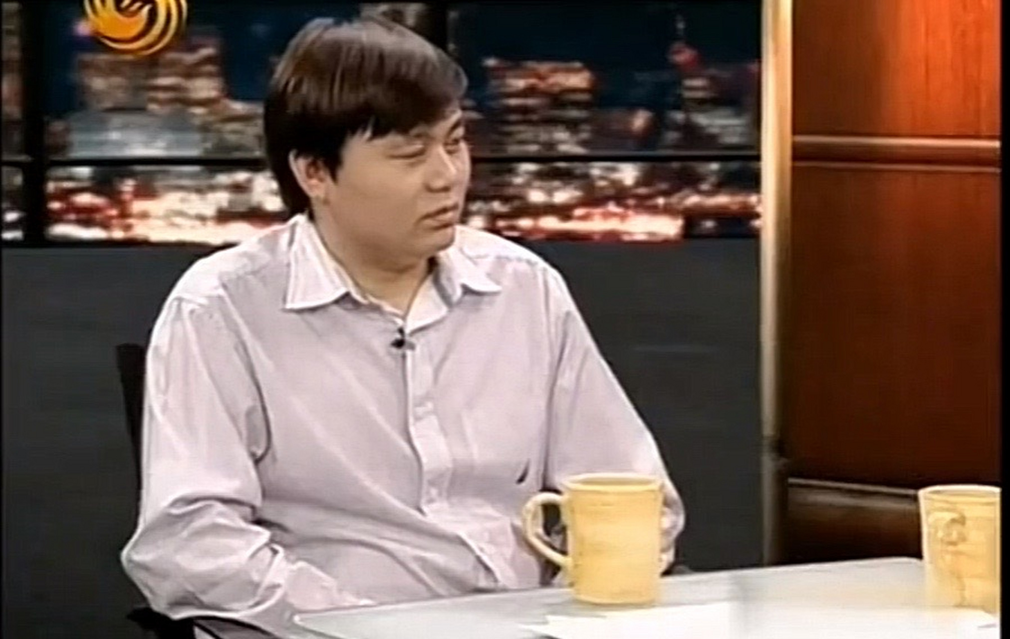 2009年,央视知名记者董倩采访当年明月,有人质疑你把明史写成了幽默的