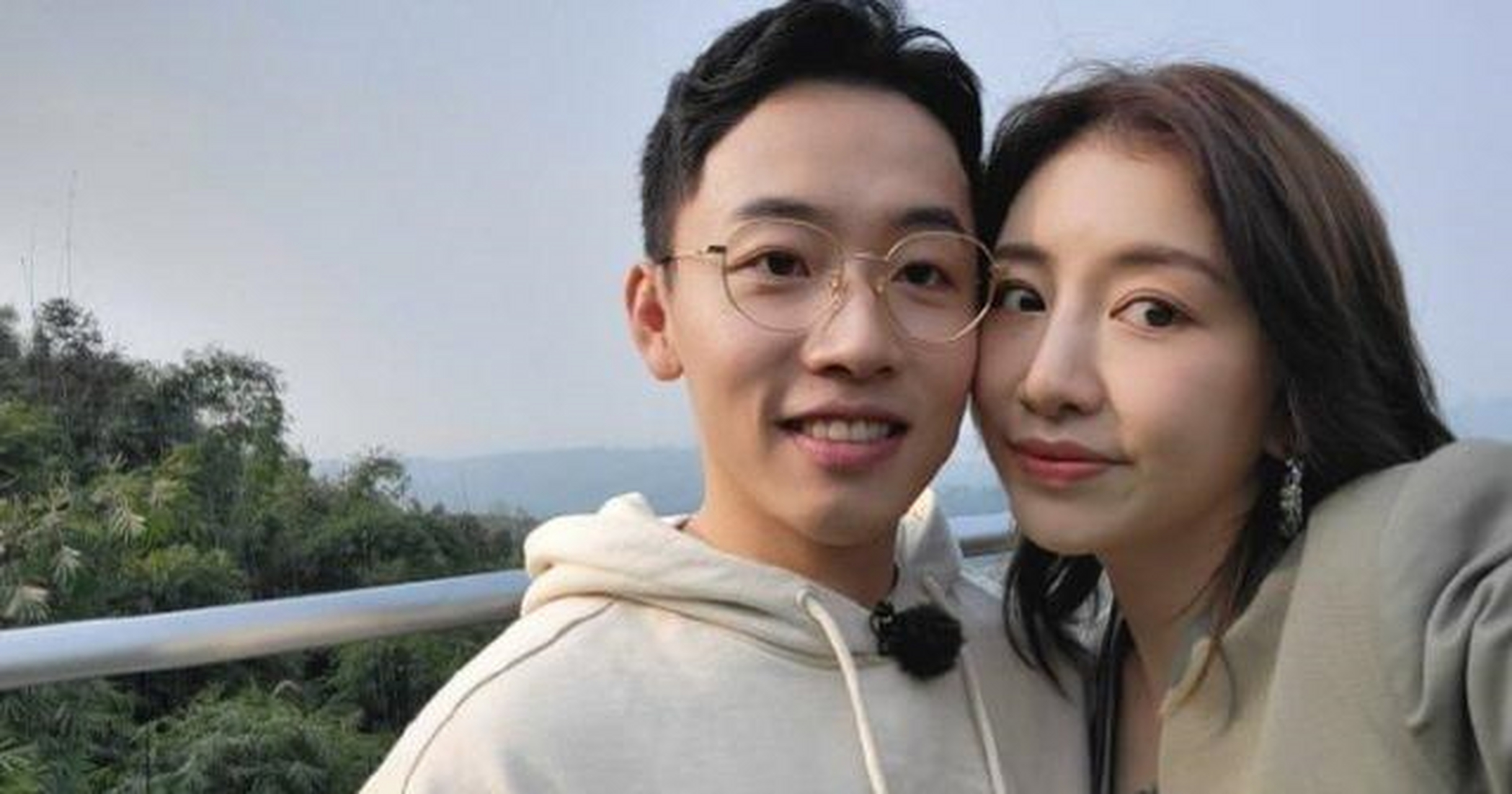 值得一提的是,2月18日,邹凯和老婆周捷刚刚迎来他们的二胎女儿桃子