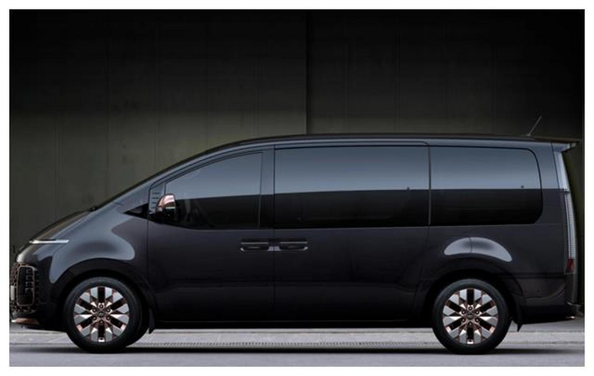 现代推出全新中大型商务mpv"staria",车辆外观设计具有未来感,采用