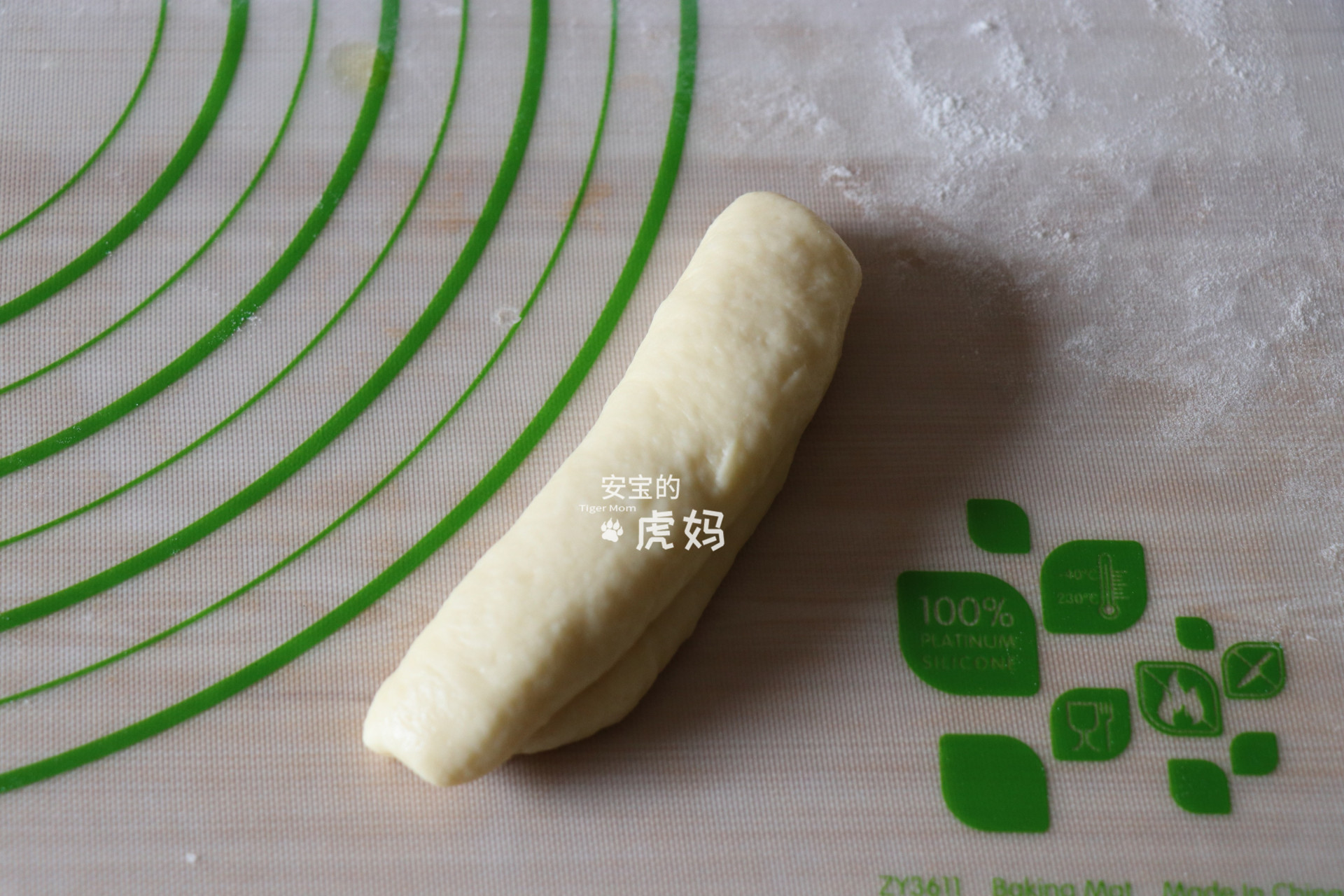 黄油卷 今天来跟大家分享一个黄油卷的做法,这个面包整形手法相对简单