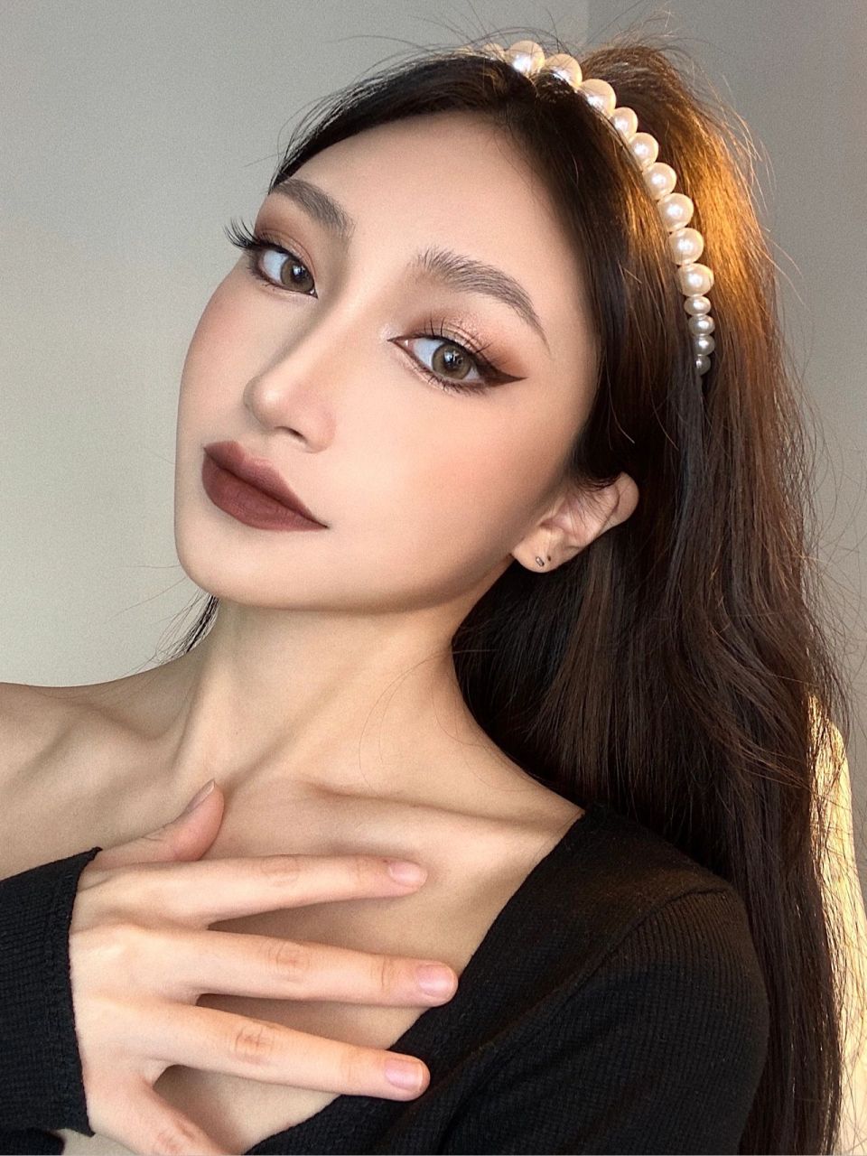 复古猫眼轻欧美妆平行四边形眼妆 倍大眼的复古猫眼妆 秋冬妆容红棕色