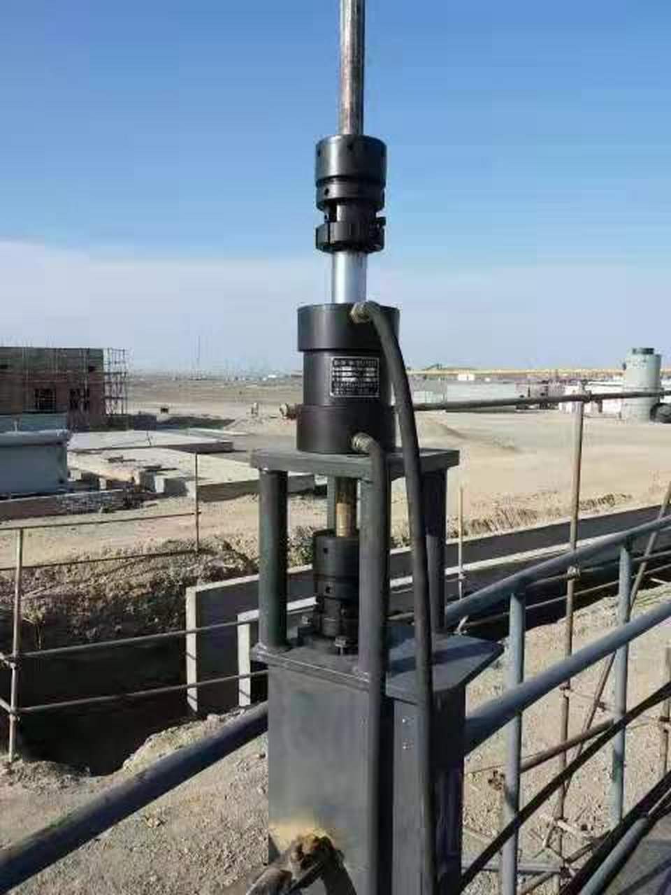 1,液压提升作业时,要选择合适的千斤顶:起重量不超负荷,一般选择