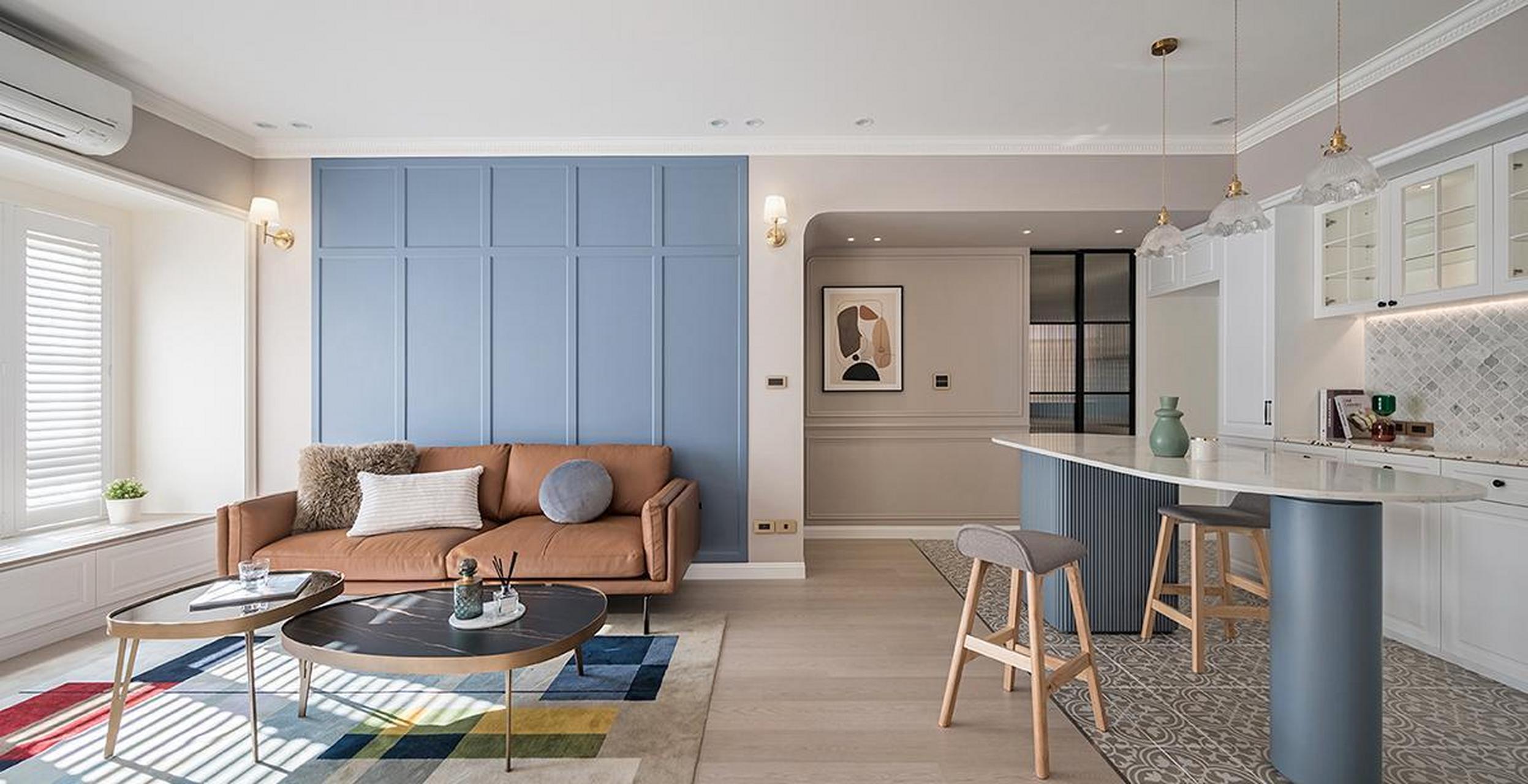 本案例以莫兰迪色打底,再用白色收纳柜缓解视觉压迫感,空间柔和中带