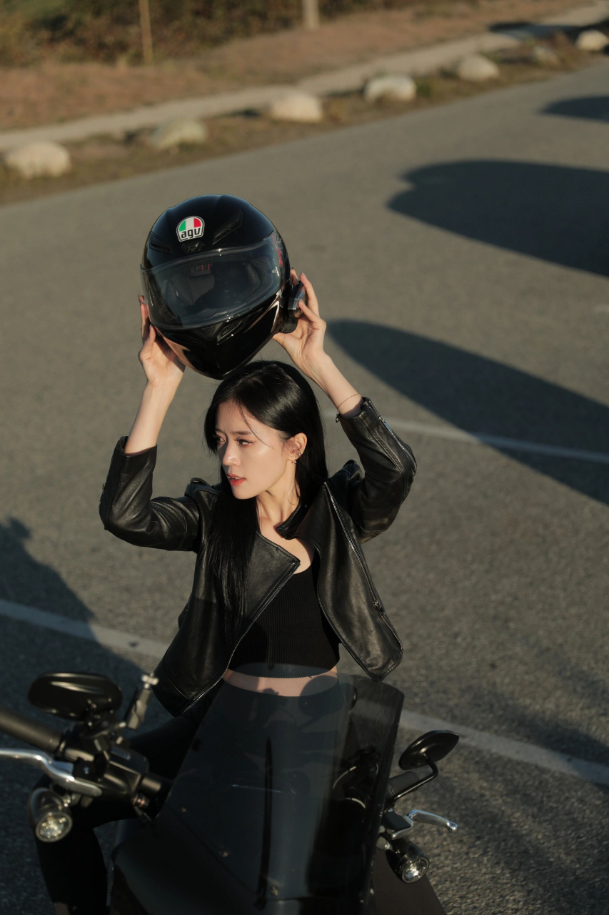 机车女孩 普通而不普通  温柔且英勇 酷女孩心里都有个机车梦吧 要当