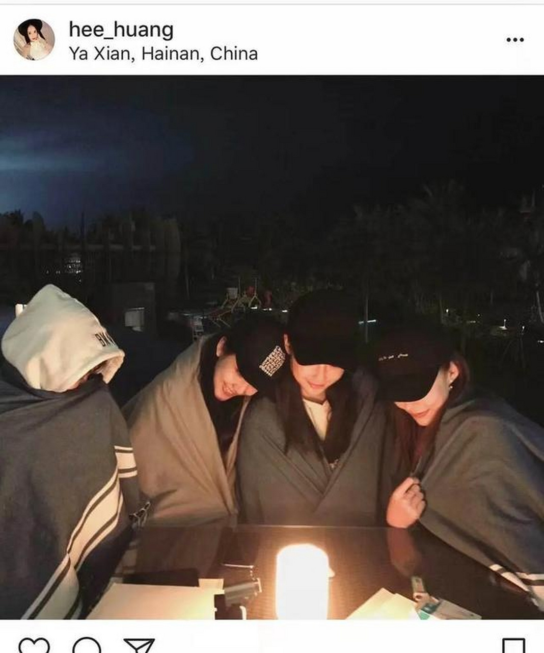 前两天,潘玮柏公布了与luna宣云结婚的喜讯,还放出了一家人的合照.