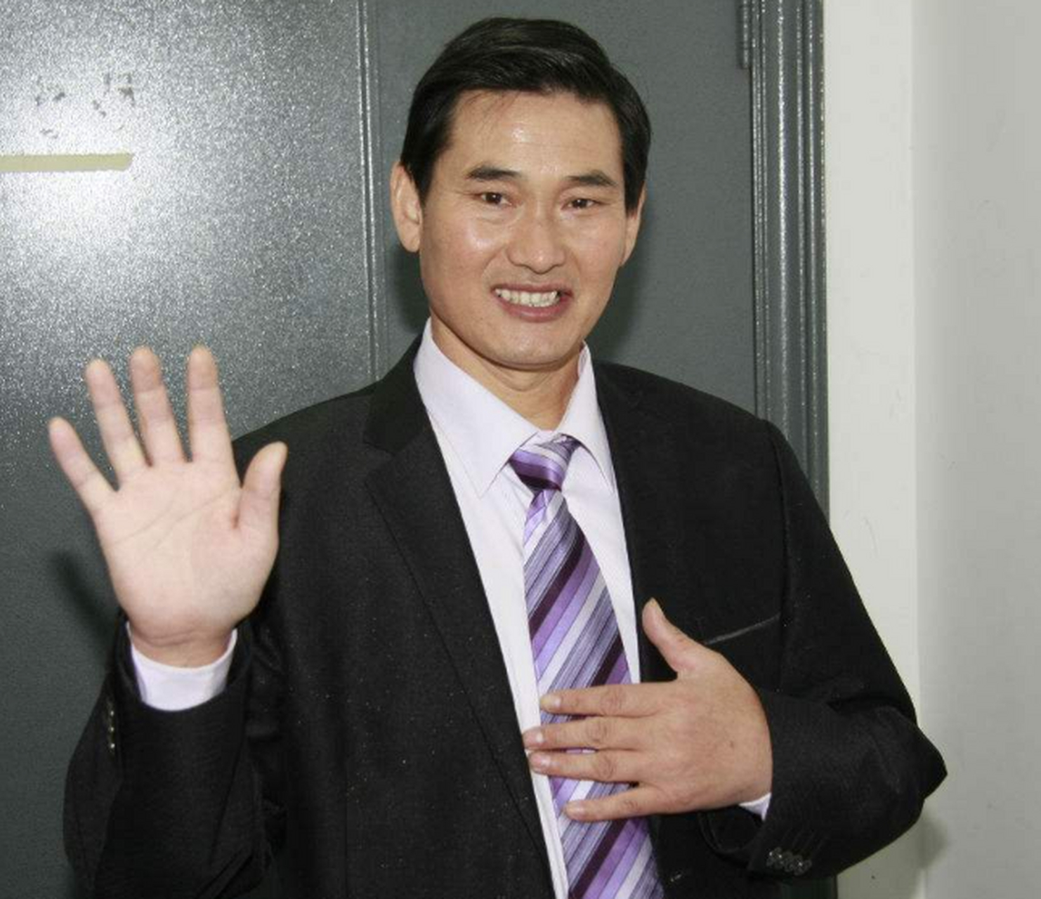 我们都知道"大衣哥"朱之文原本是一个非常普通的农民,他凭借对音乐的
