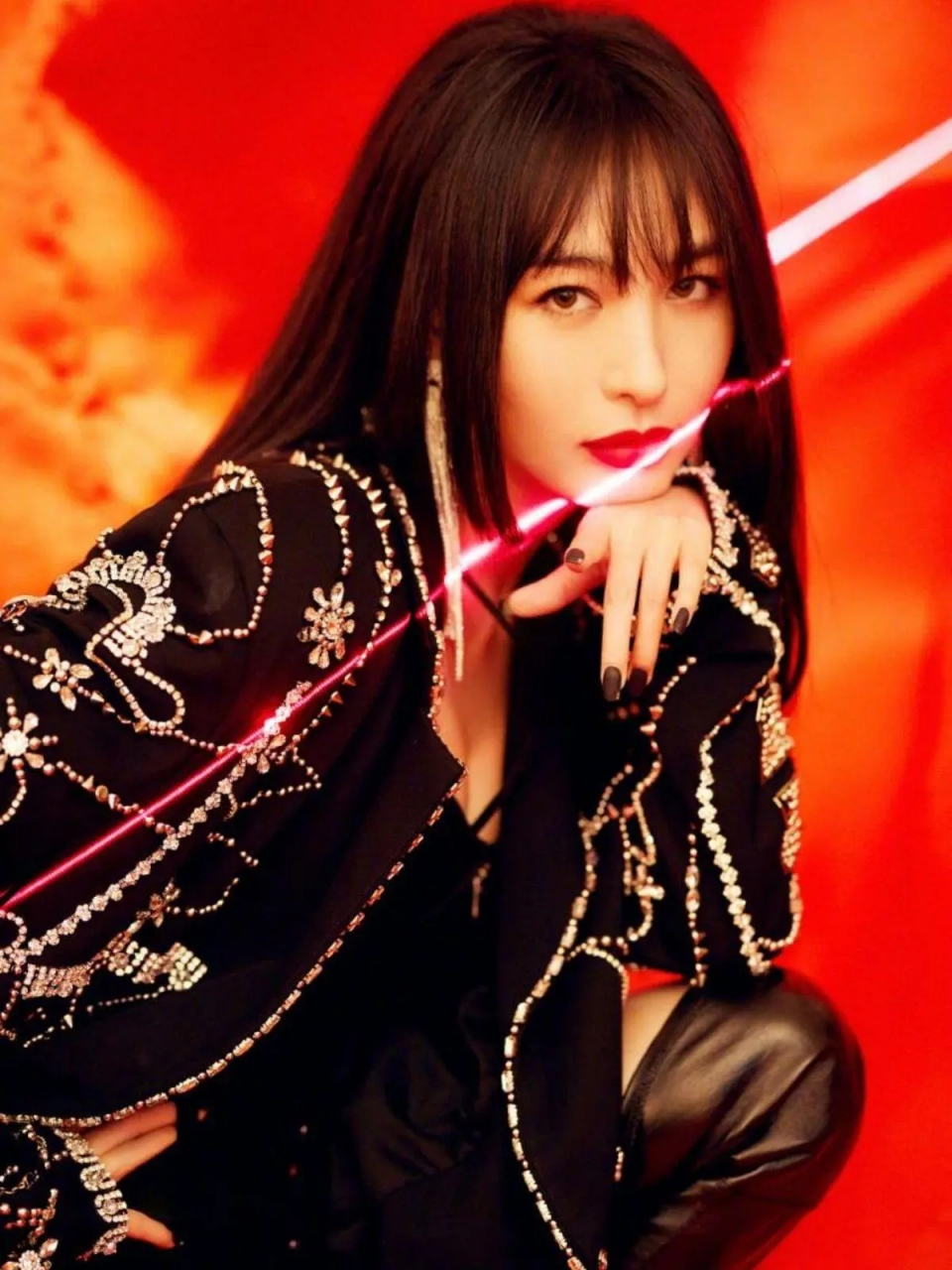 李菲儿剪"公主切"太撩人,既性感又俏皮,高级感挡不住