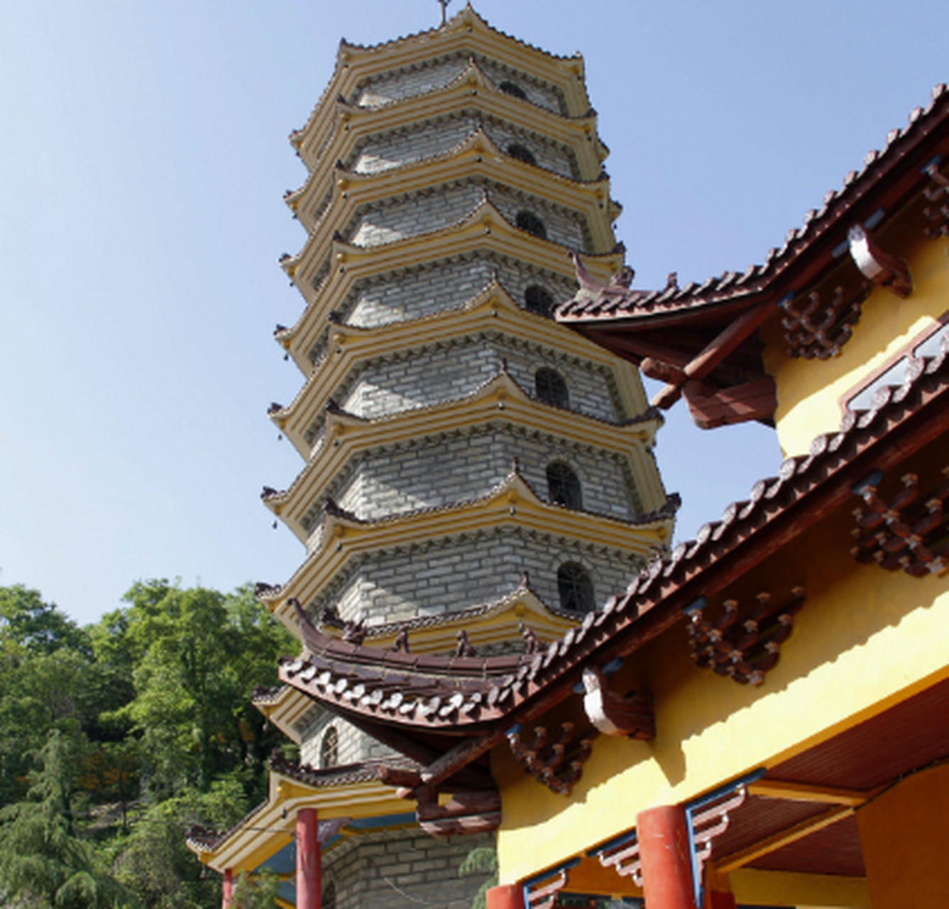 褒禅山,位于安徽省马鞍山市含山县.历史悠久,景致宜人.