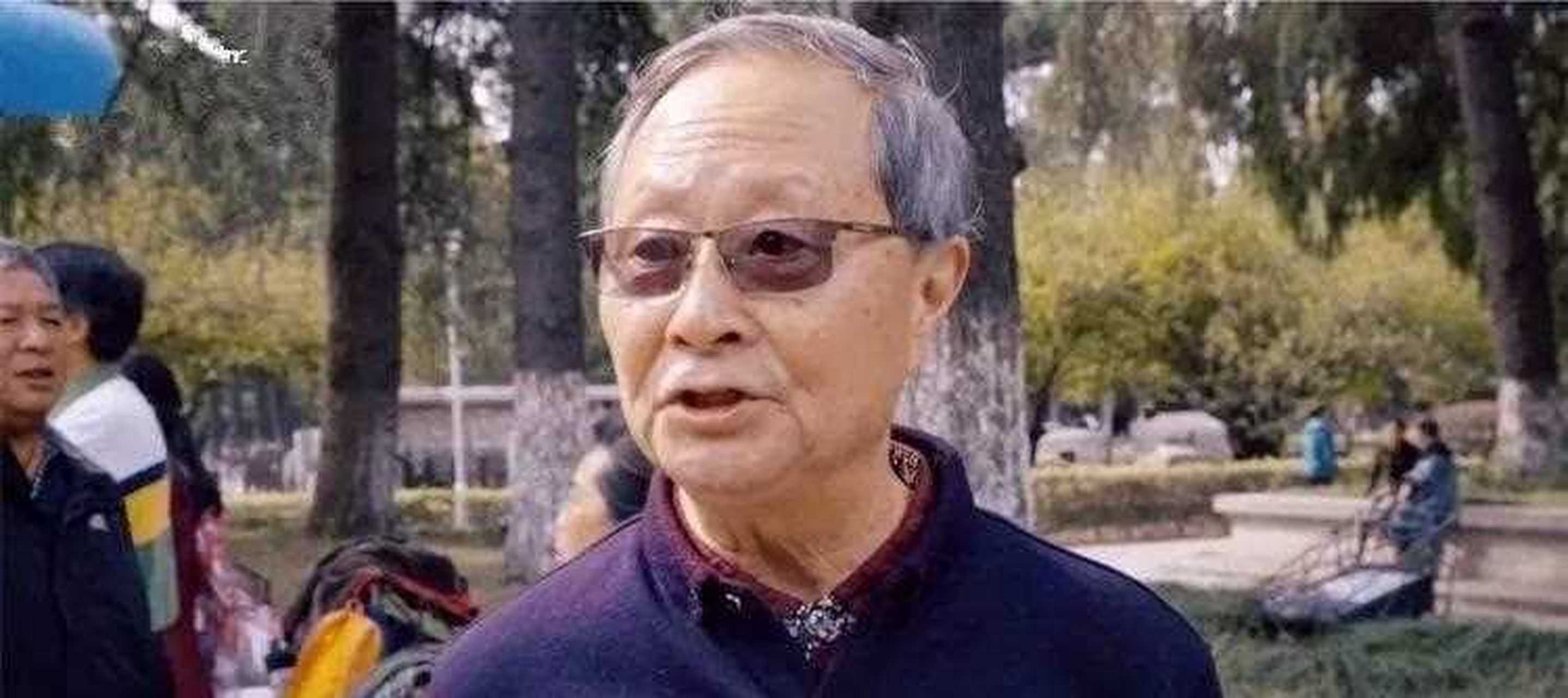 钱枫的微博已被攻陷,网友们都让他找吴亦凡报道.