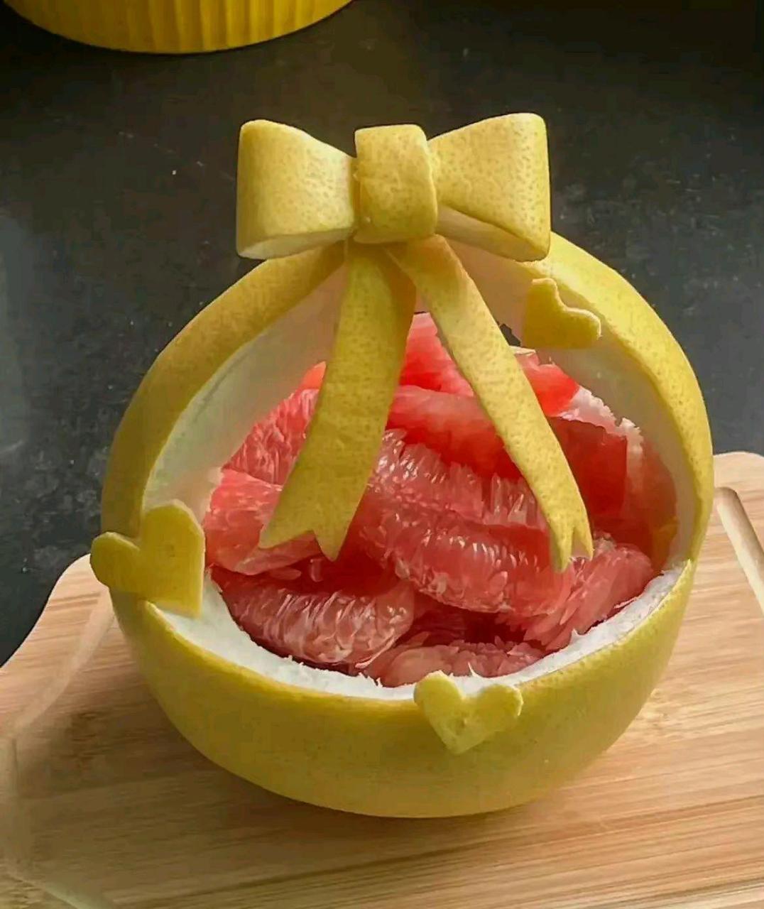 如果摆摊的人把柚子剥成这样来卖的话,生意一定会很好吧!