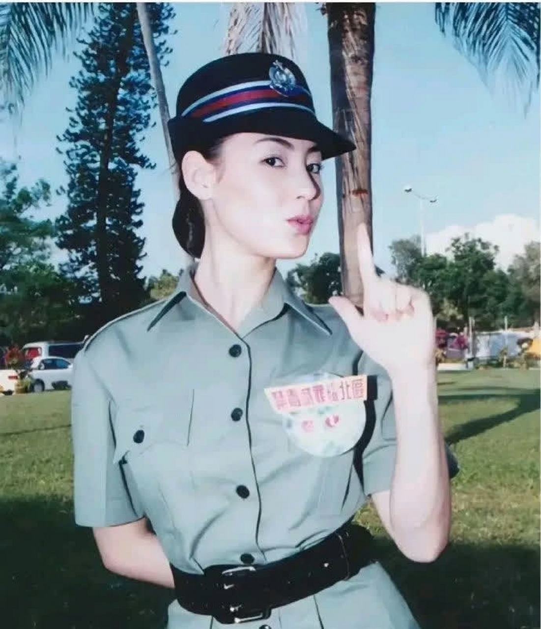 张柏芝年轻时穿制服的样子真漂亮.  ?#百家号火火计划#[微笑]