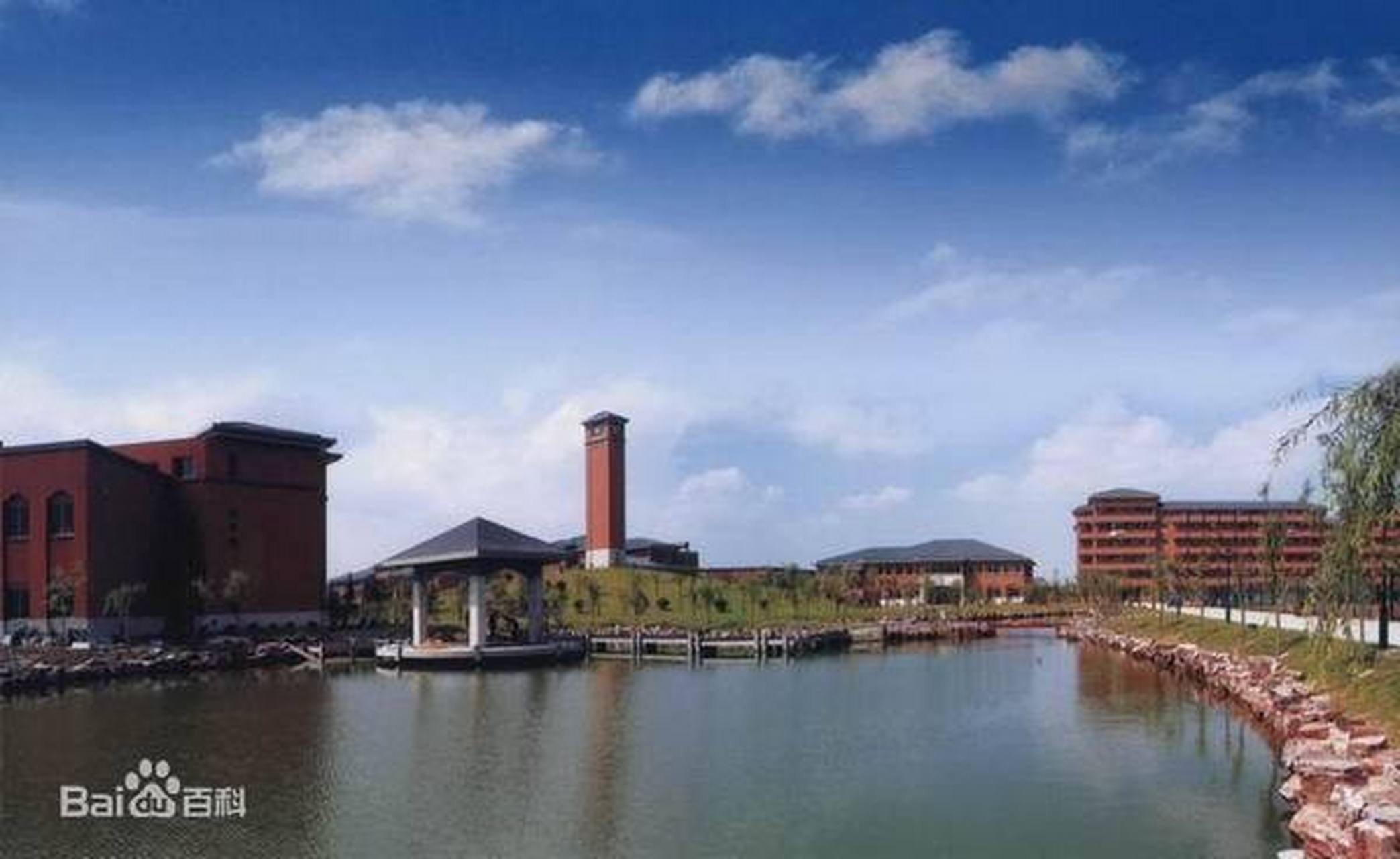 嘉兴一中是最早的十三所省立重点高中之一,实力一直非常强劲.