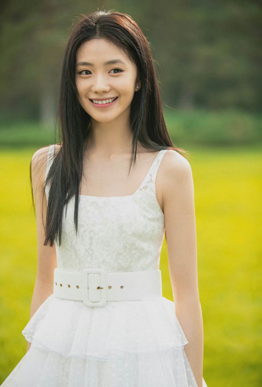 刘浩存,重看了《四海》,她真的很好看.   #美丽#[汗]