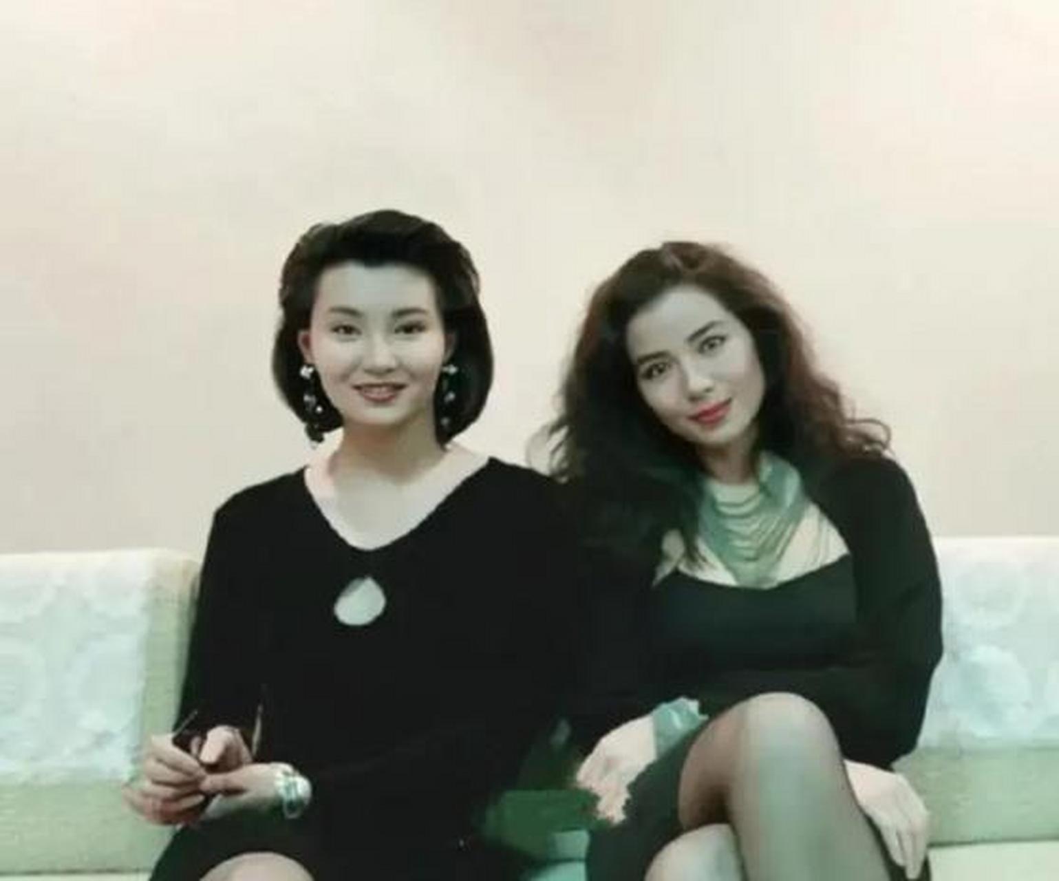 20世纪90年代,张可颐和钟楚红合影