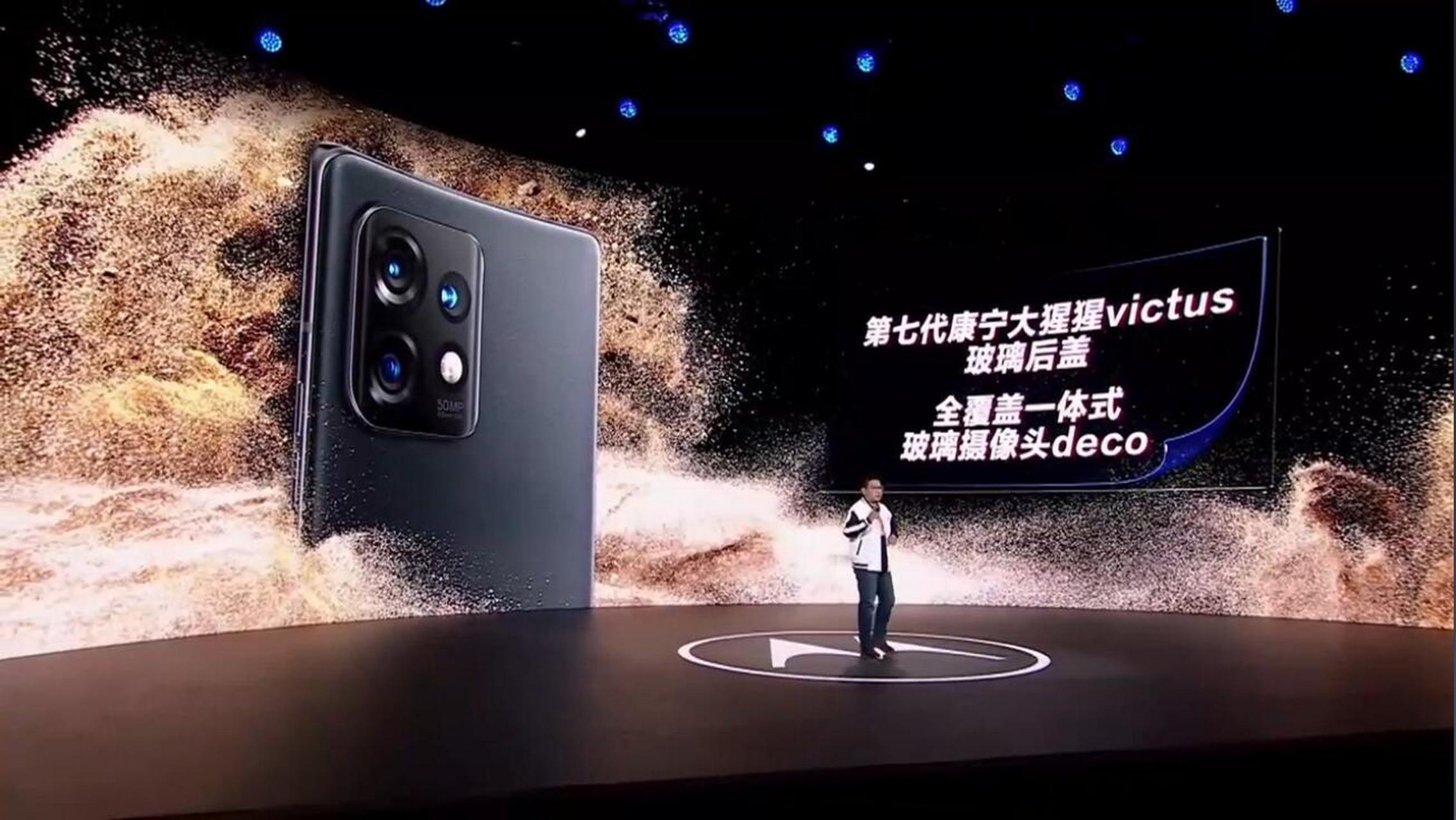 moto x40的机身,特别用到了第七代康宁大猩猩victus玻璃,这是目前最