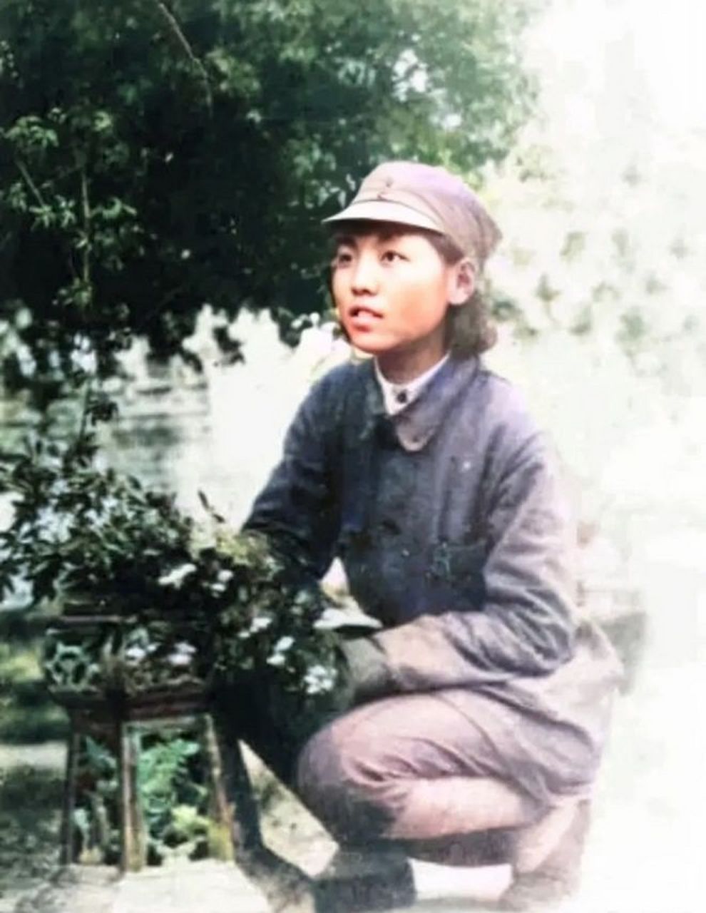 本文介绍了抗日战争时期著名的八路军女战士史瑞楚,她是当时八路军中