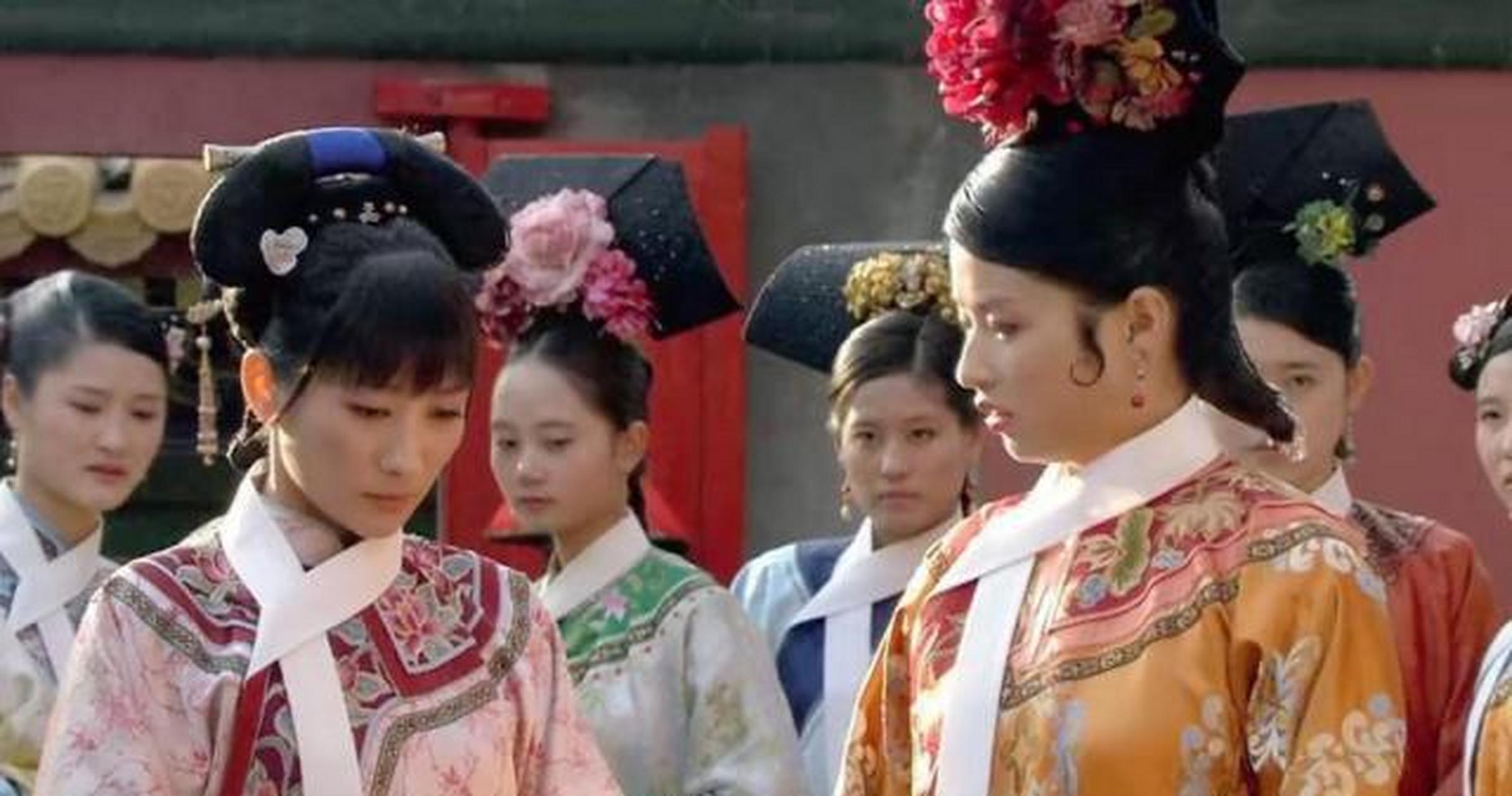 甄嬛传:选秀时,夏冬春为何要把鬓角的头发给卷起来,谁看懂了?