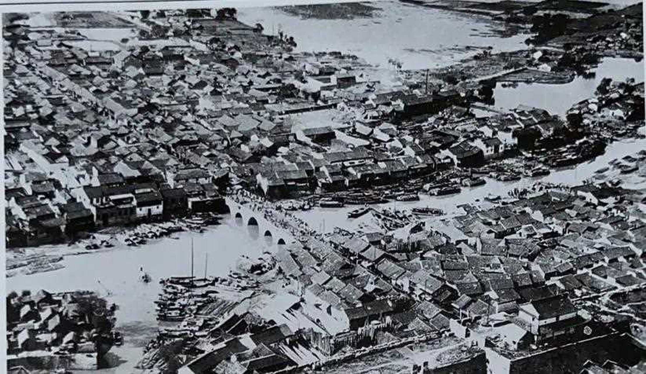 南京旧影 水西门[哟]        明朝时称三山门,又称龙光门.