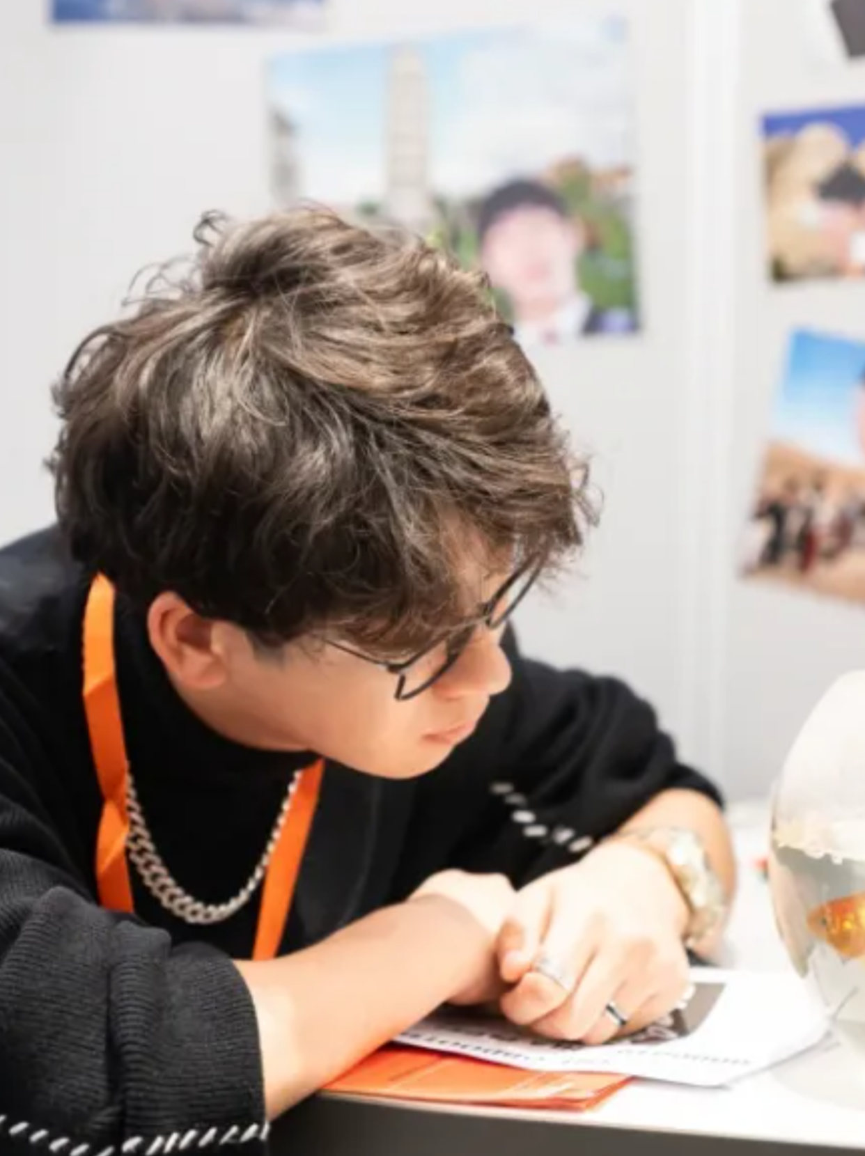 坏习惯如同鬼魅般纠缠着你,只有通过坚定的决心和恒心