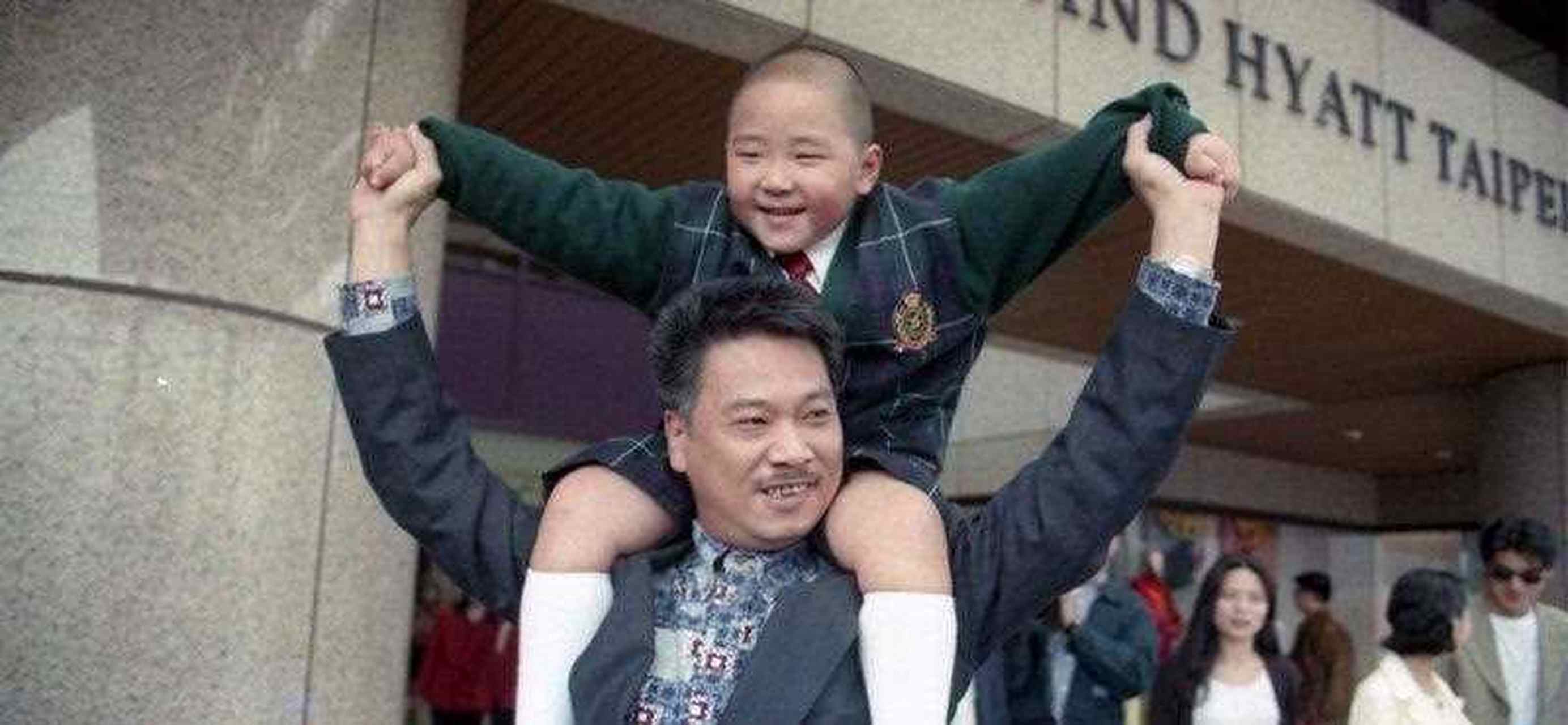 演艺圈的忘年之交|吴孟达与郝邵文[药丸] 两人年龄相差甚多,却是银幕