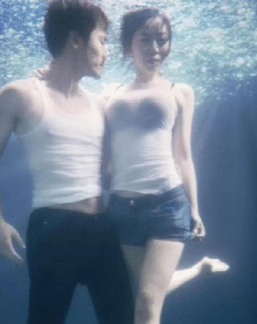 gif创作人# 闫妮水下大片, 唯美,震撼, 身材太好了!