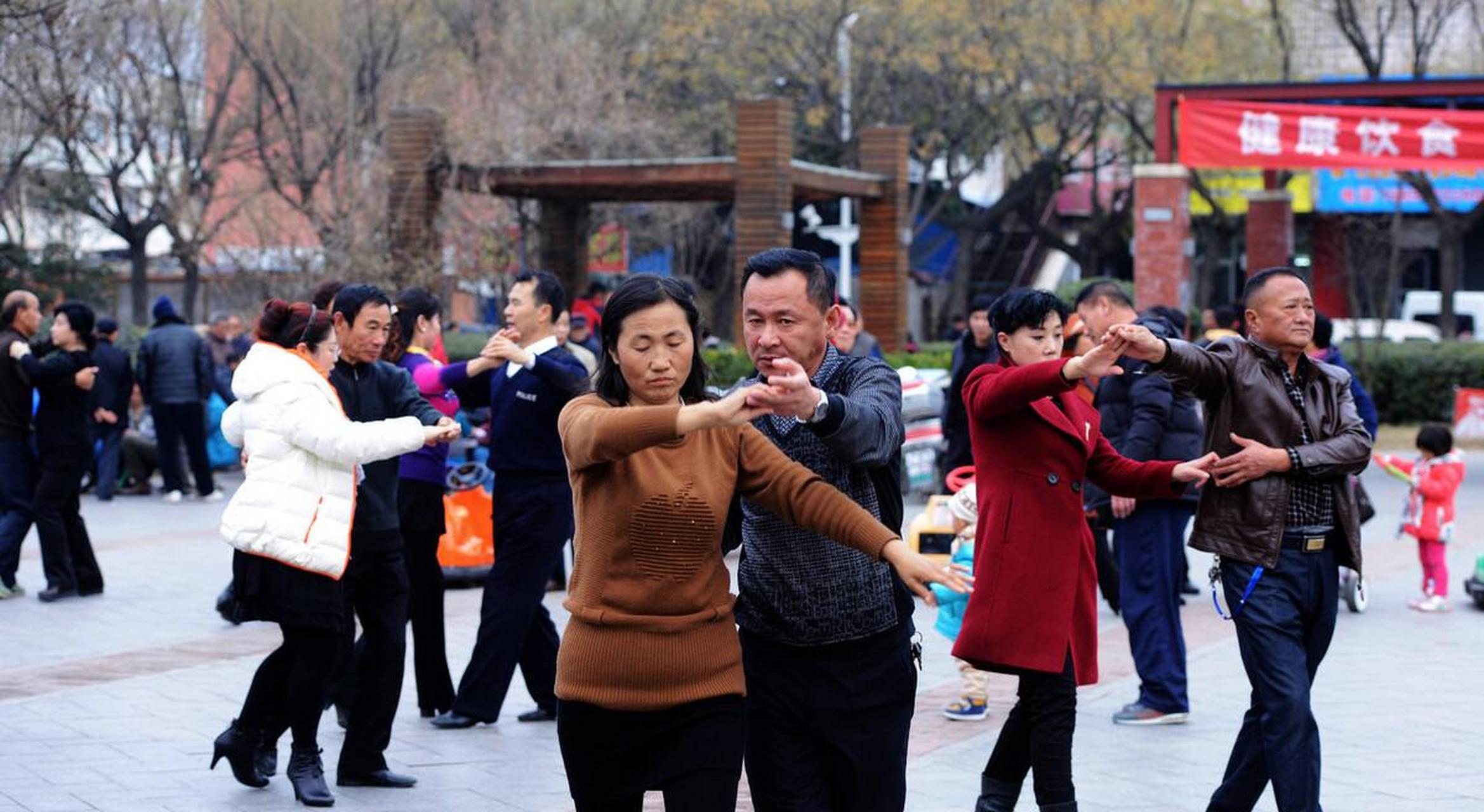 学跳广场舞图片