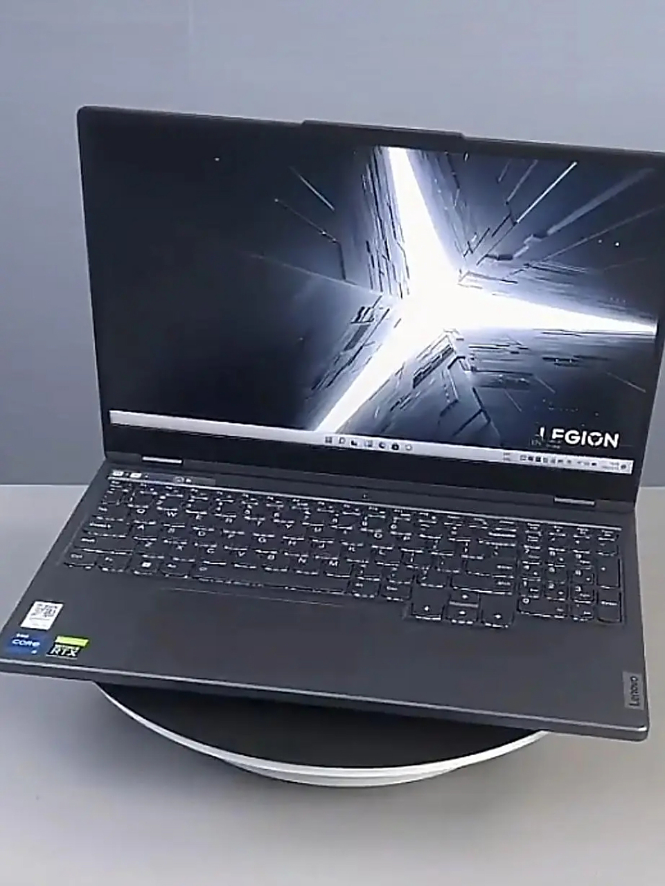 联想拯救者y7000p笔记本电脑采用了英特尔酷睿i7-9750h处理器,主频最