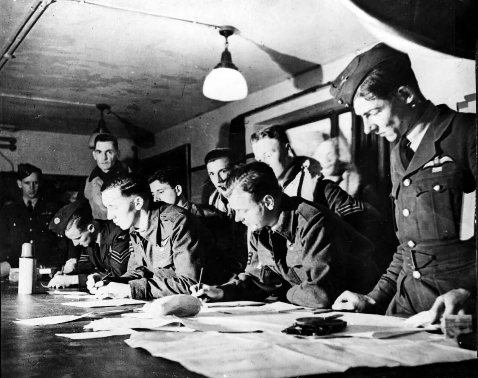 1943年3月1日,英国皇家空军对柏林进行了大规模的轰炸.