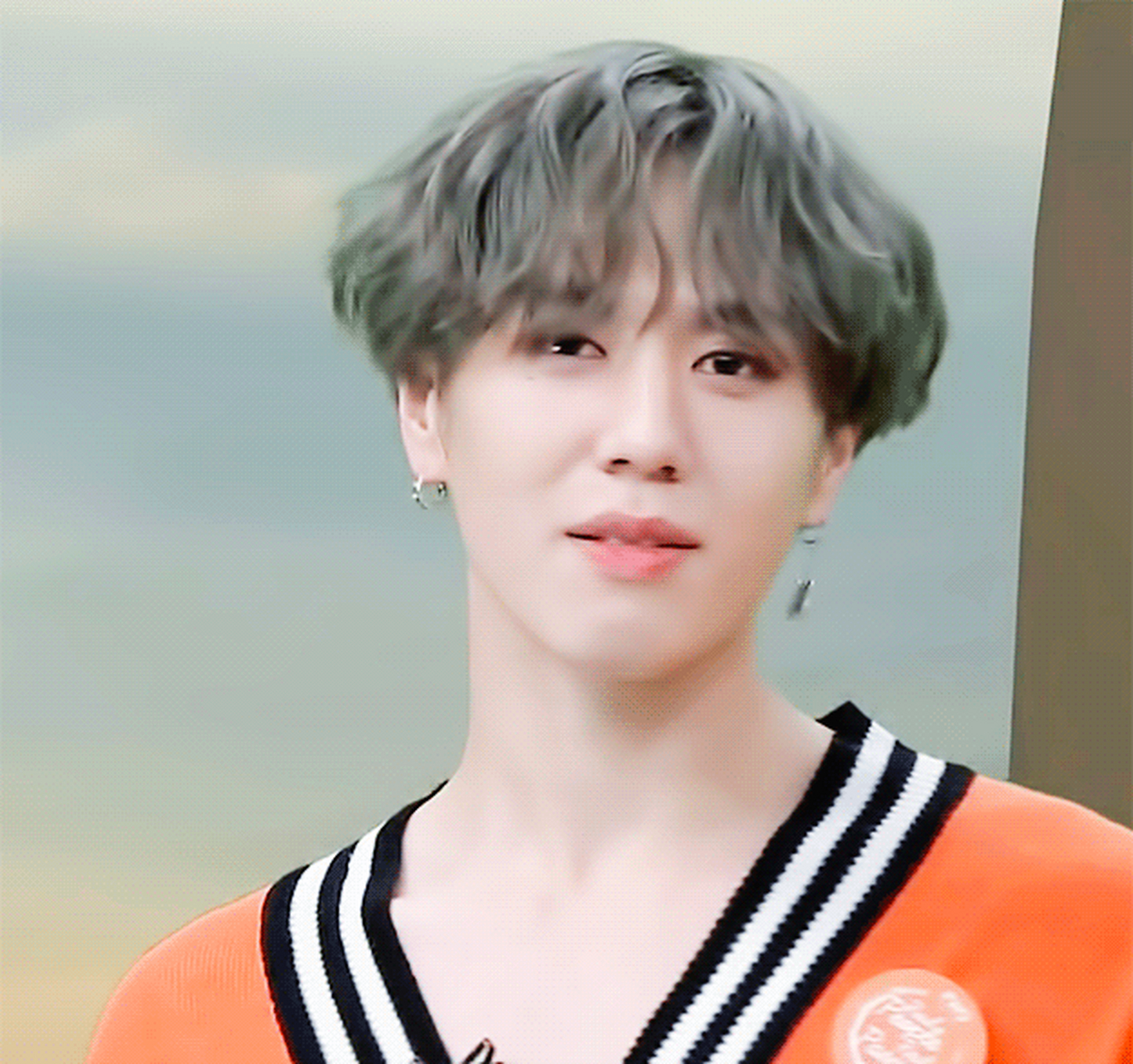 金有谦在韩国舞蹈类节目《hit the stage》中曾取得过第一名的成绩.