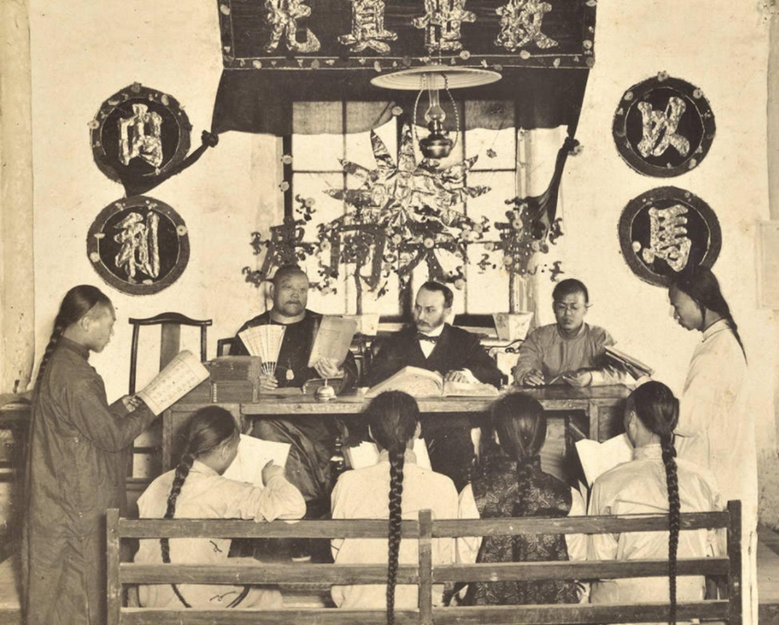 清朝老照片:京师大学堂创办于1898年,1900年因"庚子之乱"停办,1902年