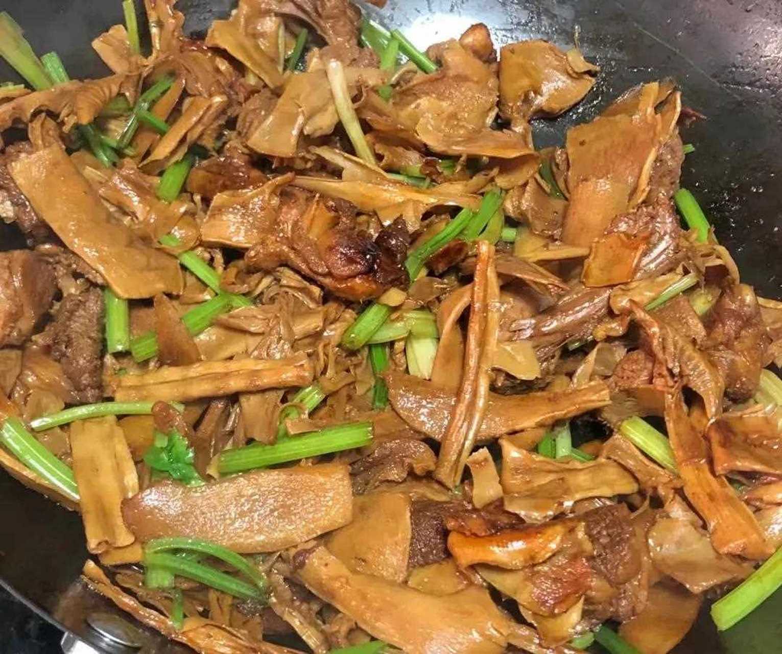 笋干焖鸭非常好吃的一道美食!