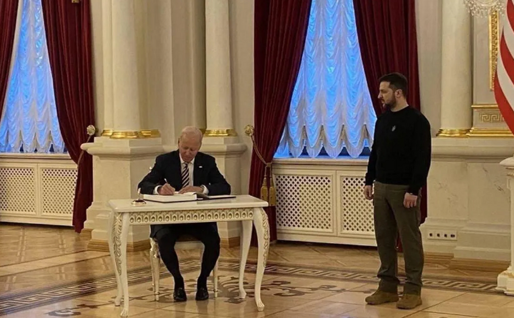 在国际外交舞台上,一个国家的尊严是建立在它的实力之上的.