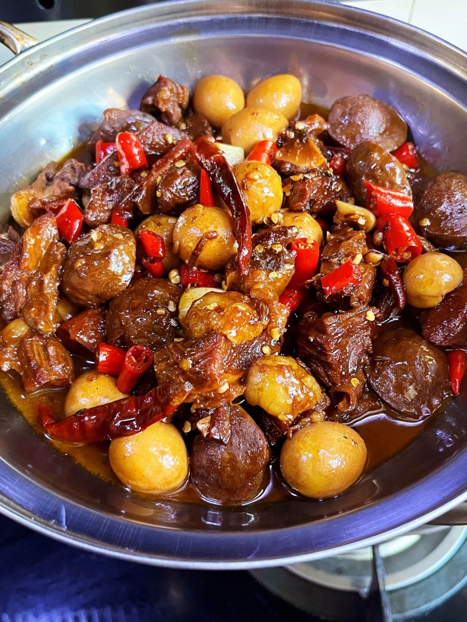 香辣牛腩烧牛肉丸也太好吃了(附教程) 牛腩软糯鲜香,狠辣狠入味,牛肉