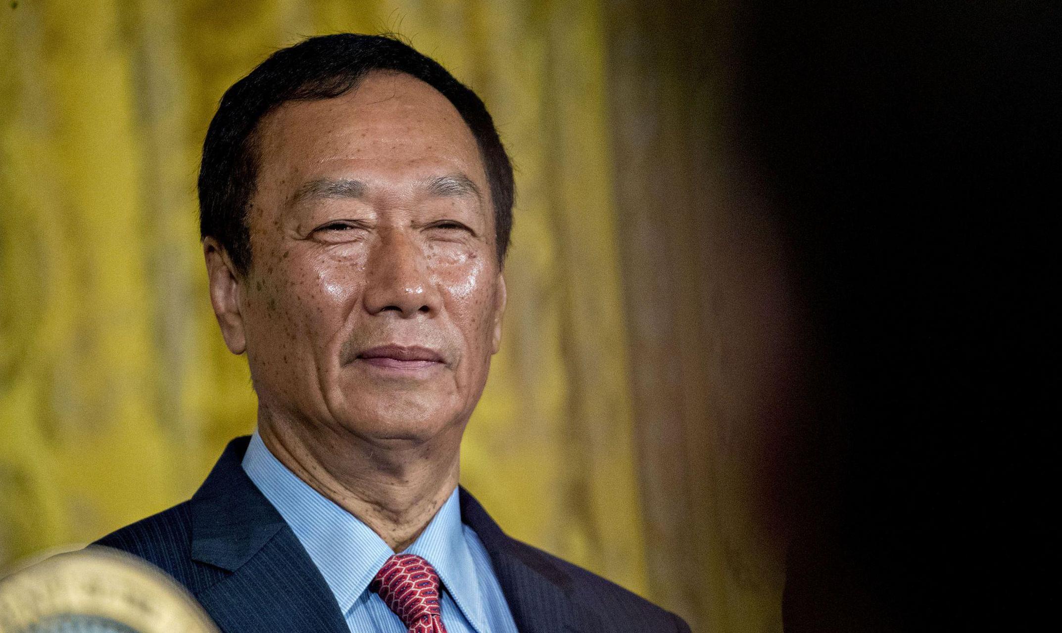 久未露面的前高雄县长杨秋兴,日前陪同鸿海创办人郭台铭至高雄旗山