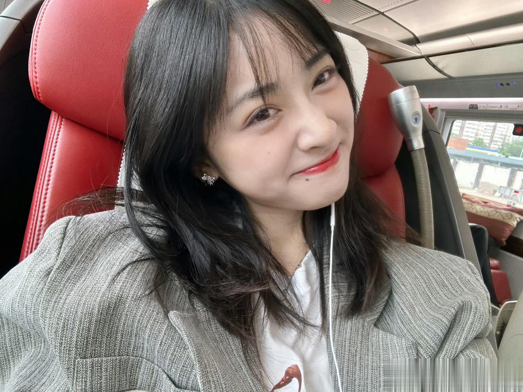 沈月六一儿童节营业照元气少女的生活碎片,自拍太可爱啦,六一快乐呀!